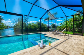 VRCC Villa Tesoro - stunning villa with 3 bedrooms and spa on intersection canal